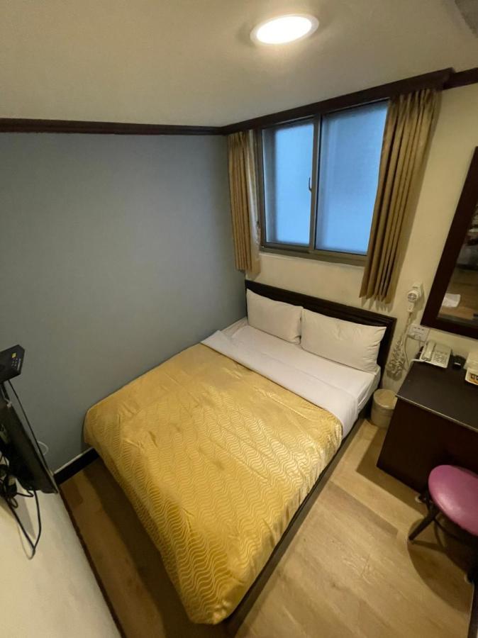 Holiday Business Hotel T'ai-tung Buitenkant foto