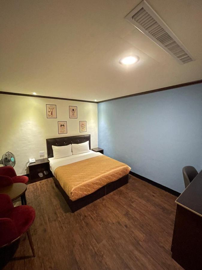 Holiday Business Hotel T'ai-tung Buitenkant foto