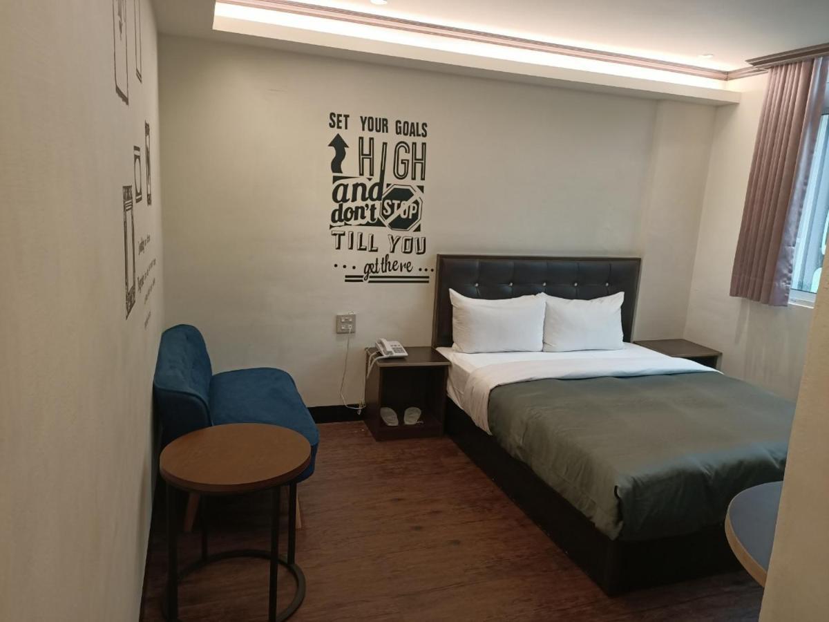 Holiday Business Hotel T'ai-tung Buitenkant foto